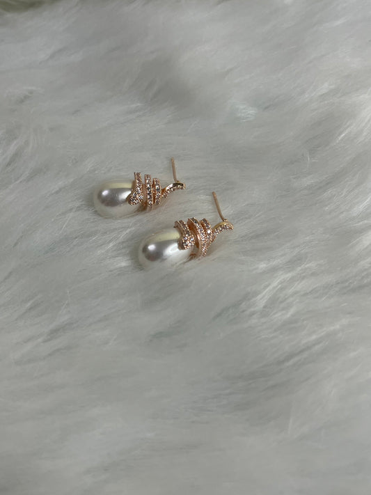 Rose gold pearl earrings